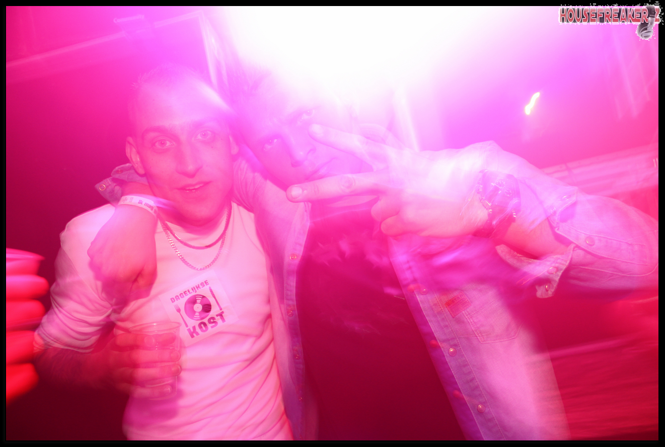 1321x889 pixels (1.042K)